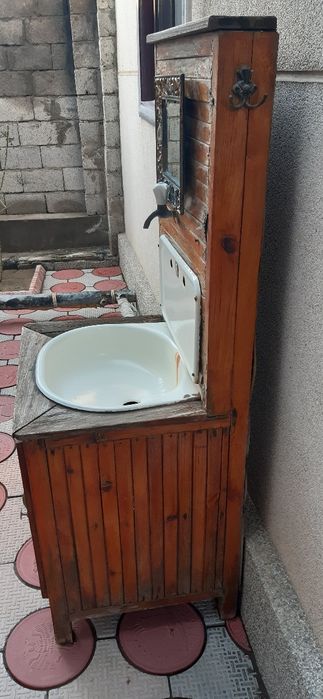 Умывальник с раковиной