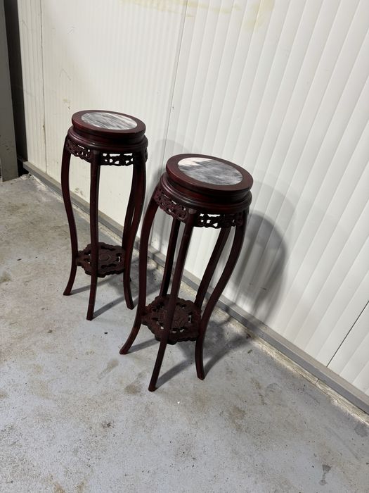 Doua stative din lemn de mahon cu blat de marmura