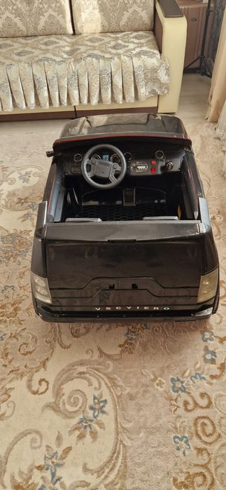 большая игрушечная машина