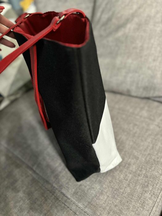 LANCÔME Чанта Lancome Красива черно-бяло-червена чанта.