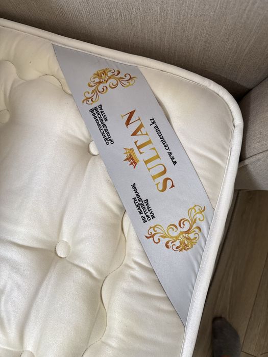 Продам срочно кровать с матрасом