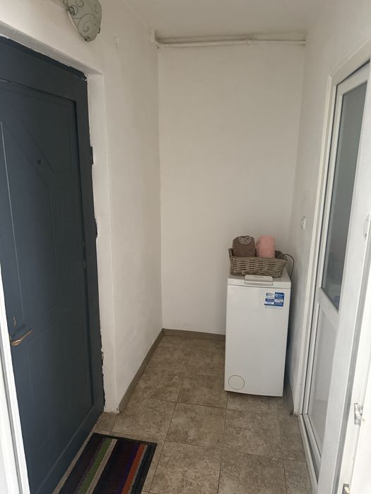 Închiriez garsonieră 180 lei pe zi