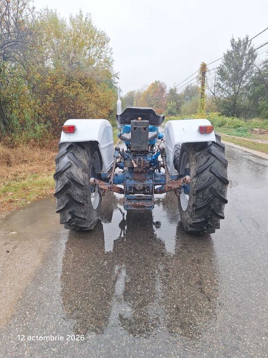 Tractor Universal 600, servodirectie, 4x4