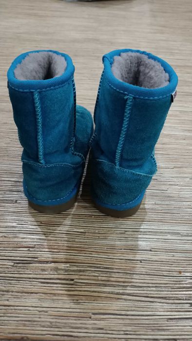 Продам угги 32 размра