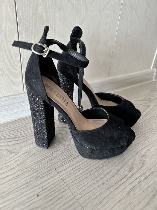 Продам босоножки