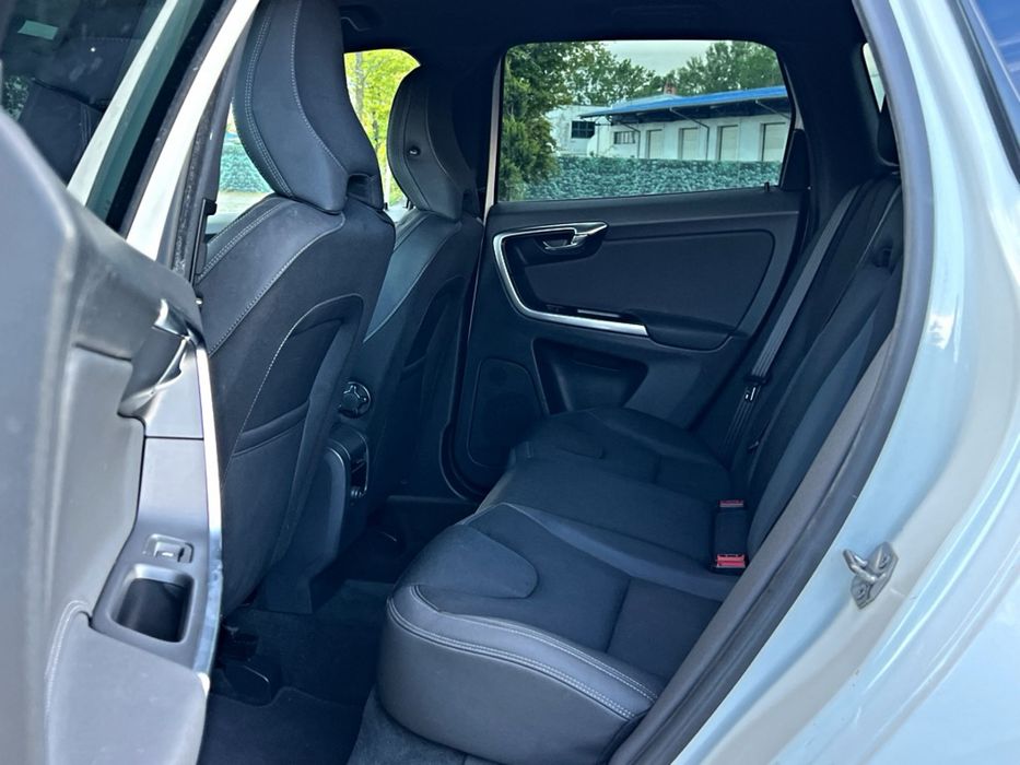 Volvo XC60 2.4 D4 AWD 181 CP R-Design