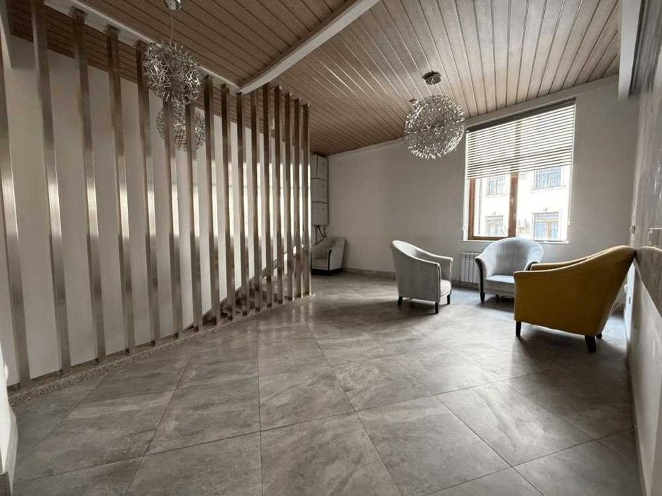 Улица Паркентская.Сдам в аренду отличный коммерческий обьект 330кв.м..