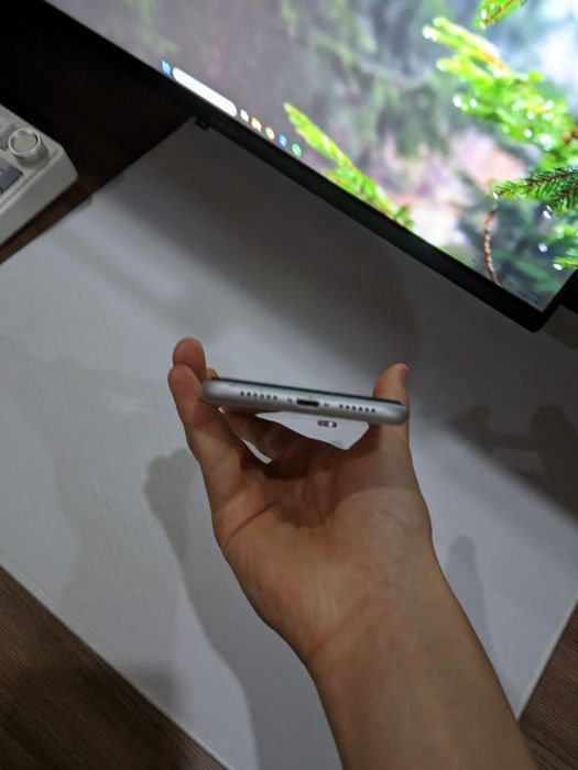 Iphone XR белый.