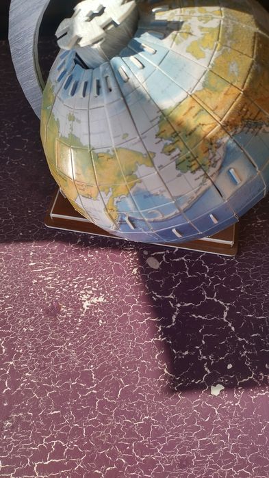 Метална кутия камионче и 3D пъзел глобус картонен