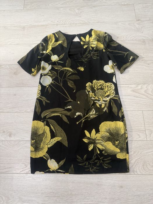 Красива много запазена рокля