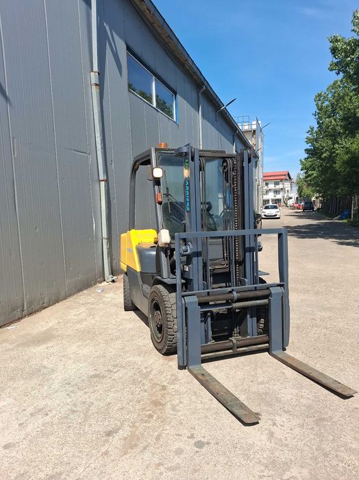 motostivuitor diesel 3 tone la 3 metri Nissan Unicarriers an fab 2020 in rate