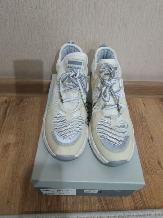 Кроссовки жен 36 размер