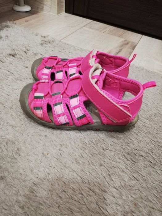 Бели детски сандали