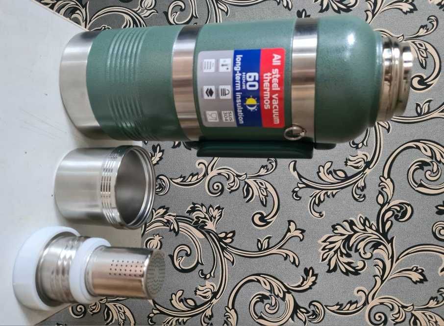 Продам новый термос для напитков 4 литра.