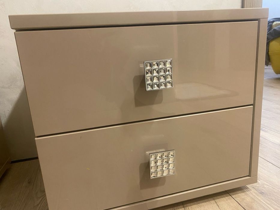 Тумбочки прикроватные