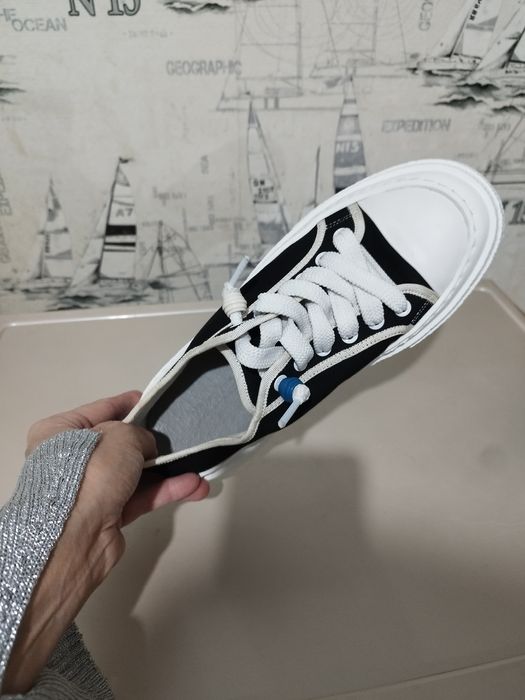 Продам кеды новые.