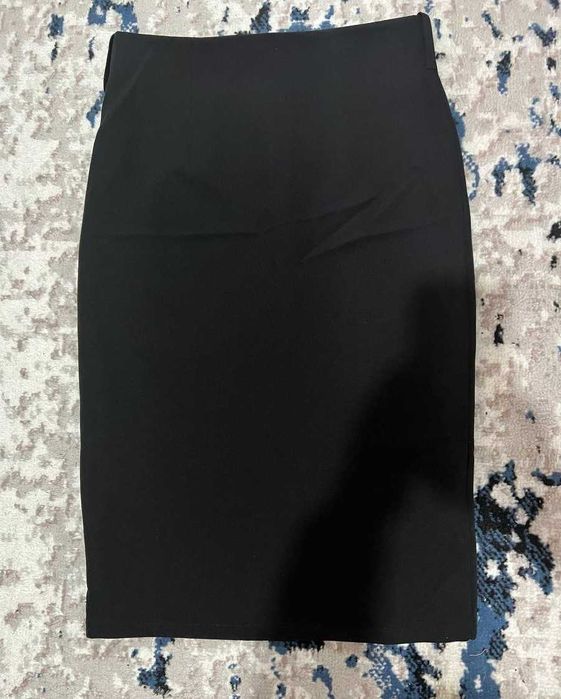 Юбки 36 размера, вязанный и типа карандаш по 100 т сум