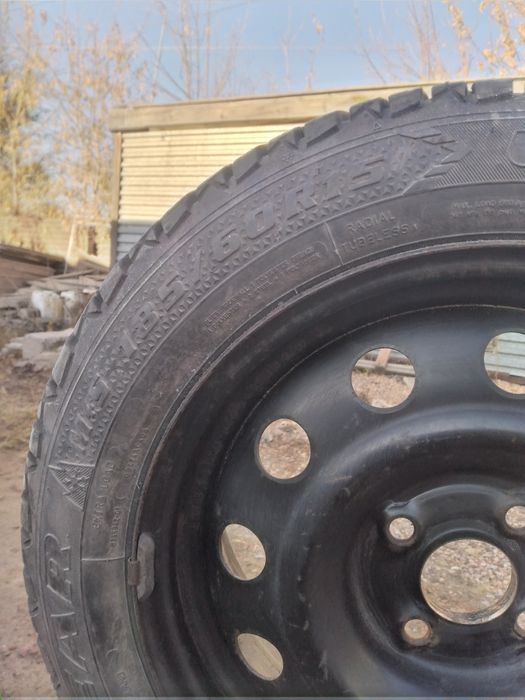 Продам  резину с дисками