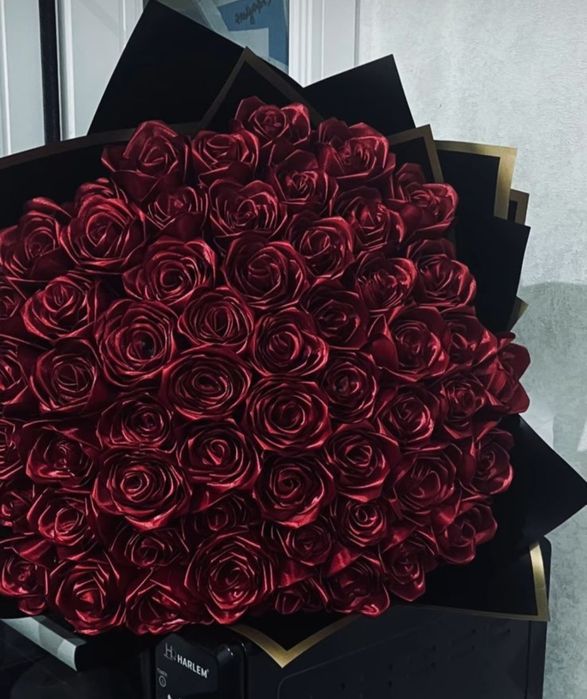 Искусственные красные розы
