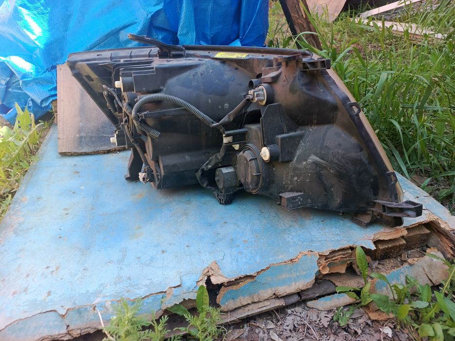 Фара Тойота Альфард