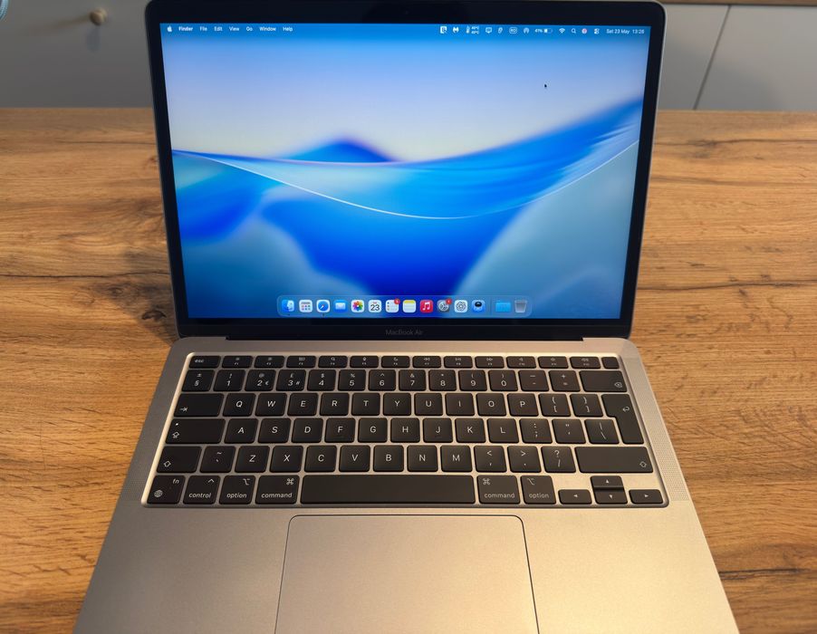 MacBook Air M1 (2020) • 512GB SSD • 8GB RAM • Încărcător original