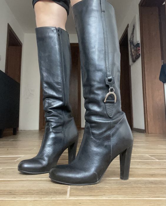 Дамски кожени ботуши
