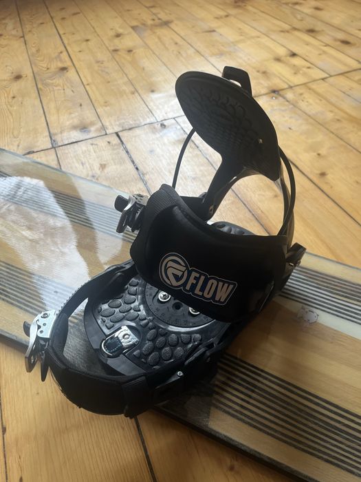 Сноуборд дъска Flow 160cm с автомати Flow