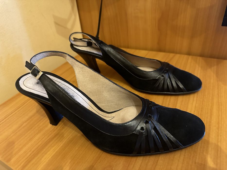 Pantofi negri din piele