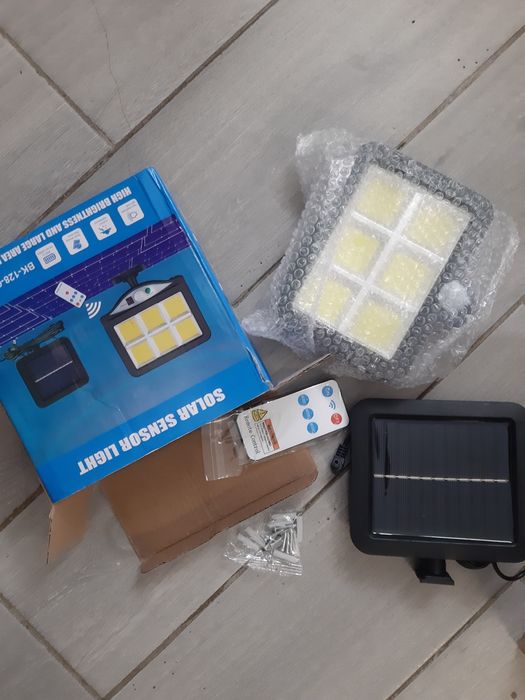 Lampi solare cu montaj inclus