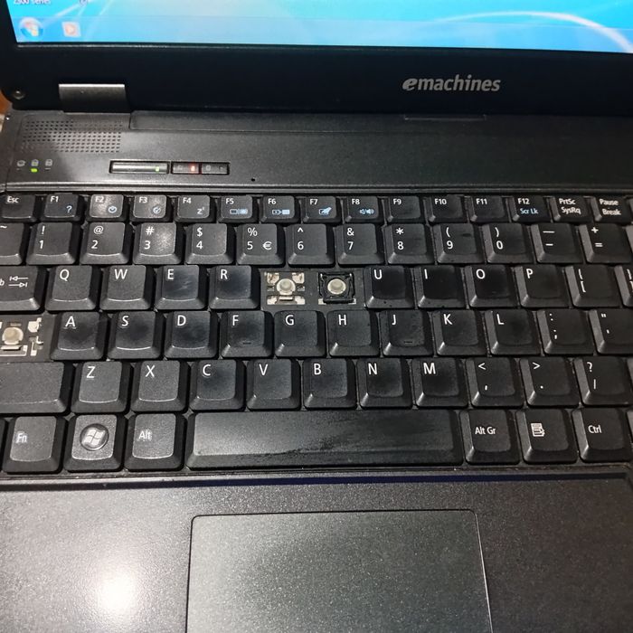 Vând 1 leptop stare bună de funcționare 300 ron