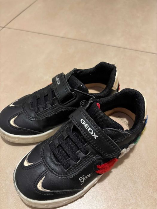 Pantofi/adidasi Geox din piele cu leduri Marimea 27 Impecabili