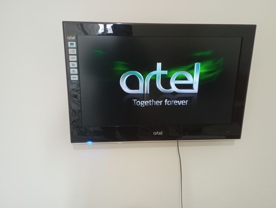 Продается уголок диван стол телевизор новый большой комплект