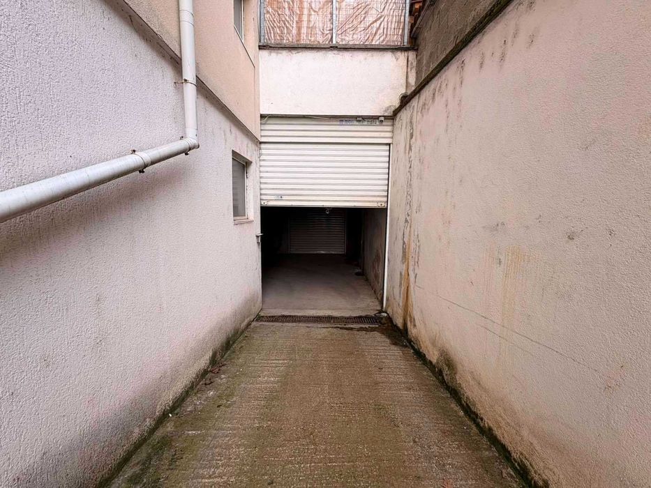 Продава се гараж