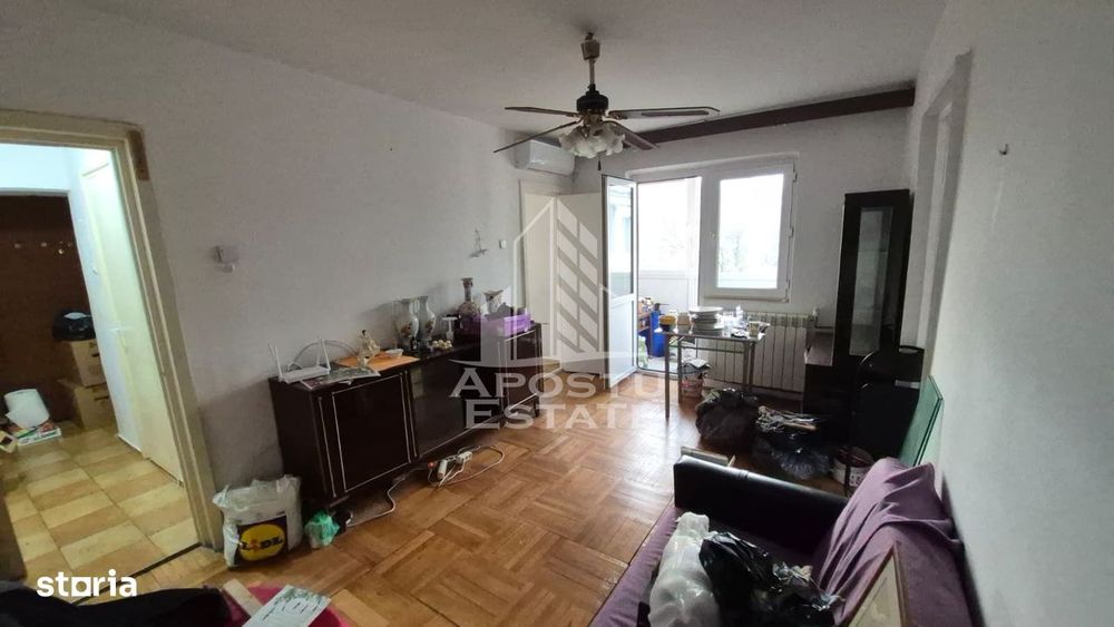 Apartament cu 3 camere, balcon, zona Sagului