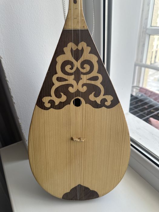 Домбра с чехломм