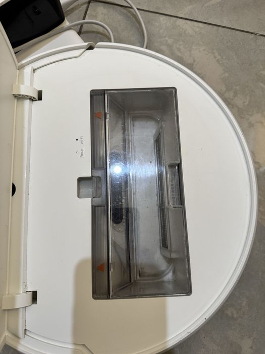 Робот-прахосмукачка MI