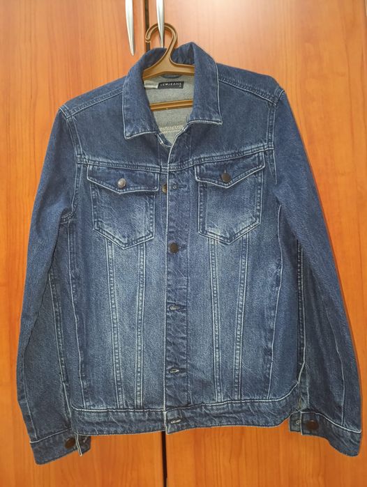 Продаётся джинсовый мужской пиджак.