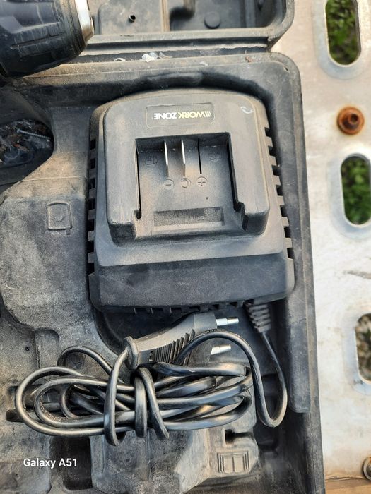 Пробивен винтоверт. Работещ