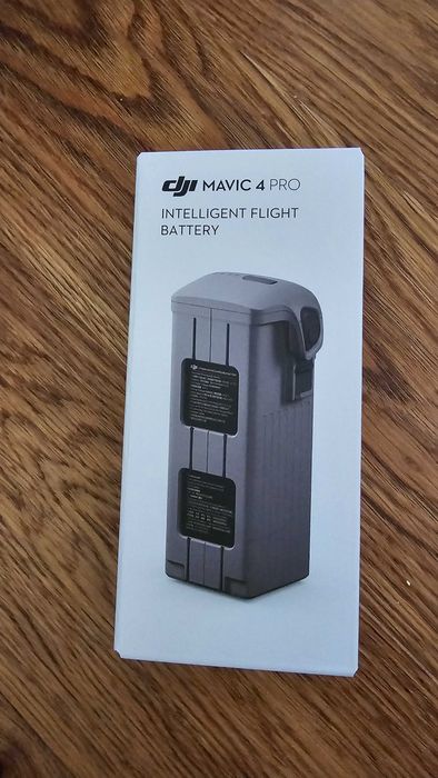 Vând baterie Dji Mavic 4 Pro, noua, sigilată