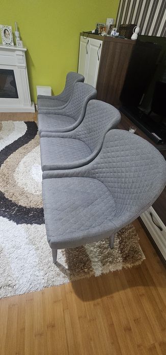Vând set de 4 scaune