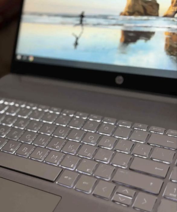 Продам ноутбук новой модели в полном комплекте