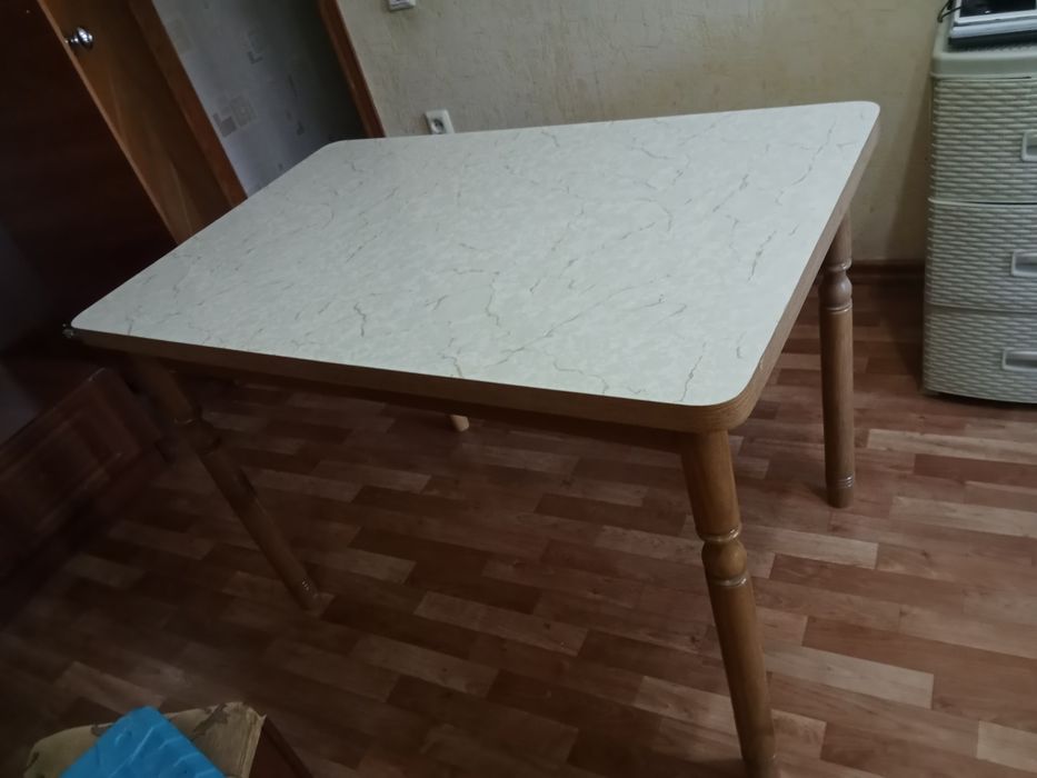 Стол кухонный продается
