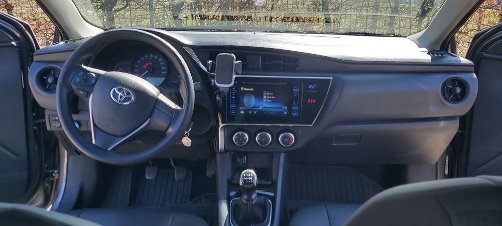 vând Corolla 1,33 benzină cu Gpl