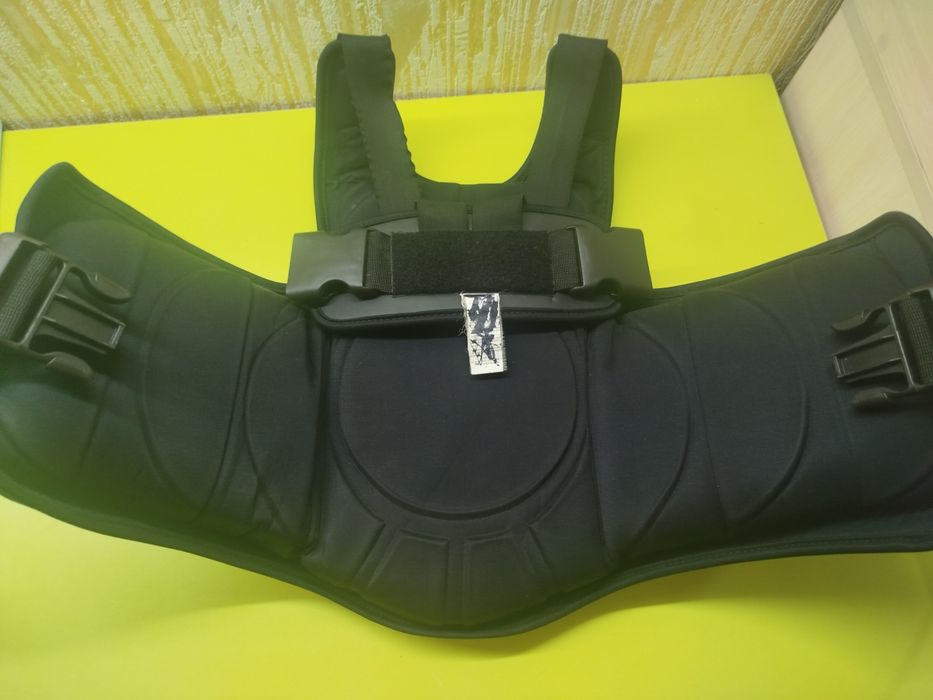 Протектор (защитка для тело)