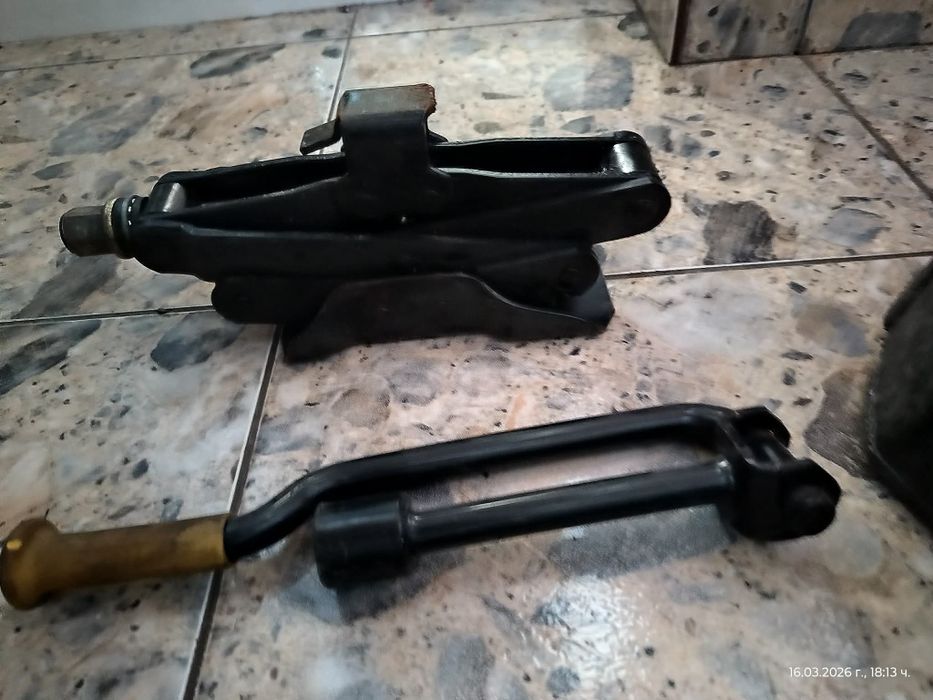 Крик за кола чисто нов