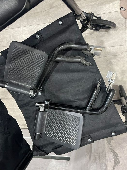 Продам инвалидную коляску 
Коляск