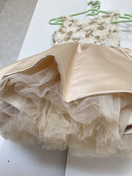 Продам платье пышное на девочку