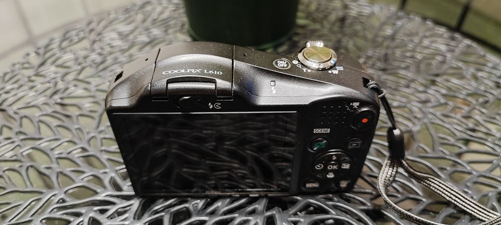 Camera Nikon Coolpix L610 16Mp baterii AA