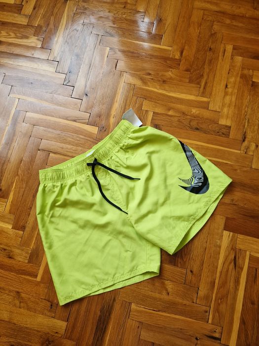 Страхотни мъжки къси шорти NIKE размер М , нови