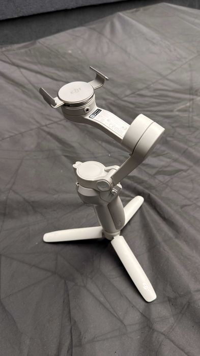 Dji OM 4 stabilizator pentru telefon